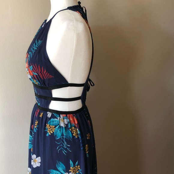 Formal dress - Picture 3 of 7